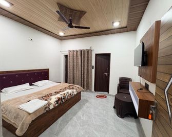 Ganga Royal Guest House - Mathura - Bedroom
