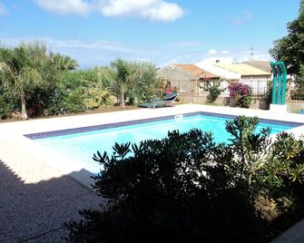 Charming Modern Property - Ricadi - Pool