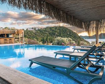 The Luxury Shelters - Kaş - Piscina