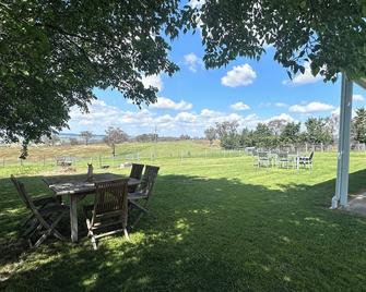 3 Bedroom Minutes To Cbd Bathurst, Farmstay Sleep8 - Bathurst - Patio