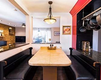 O'Kane Park Retreat - Lakewood - Comedor