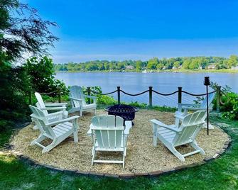 Blake House Historic Estate with Private Inn - Centreville - Patio
