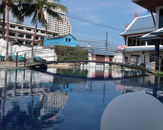 The Yorkshire Hotel - Patong - Patio