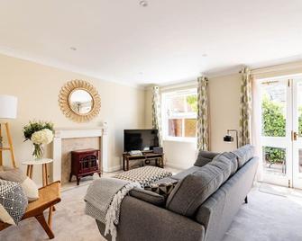 Central Village Cottage, The Corders - Moreton-in-Marsh - Living room
