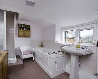 The Old School - Bicester - Baño