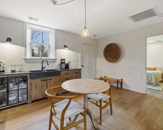 super cosy cottage with high speed internet! - Middleburg