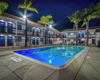 Motel 6 Lompoc - Lompoc - Pool