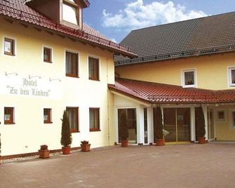 Zu den Linden Nichtraucherhotel - Aschheim - Bâtiment