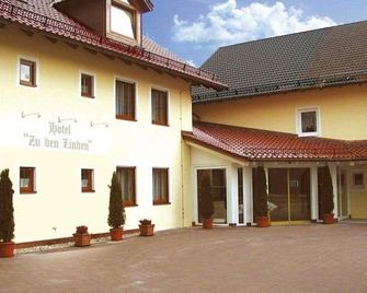 Zu den Linden Nichtraucherhotel - Aschheim - Edificio