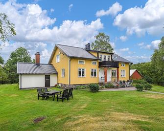Awesome home in Kalv with 3 Bedrooms and WiFi - Håcksvik - Edificio
