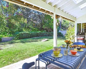 Modern Arches Family Home for 6, in Westlake Village, CA - Westlake Village - Binnenhof