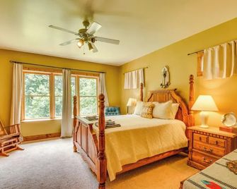 Dog-Friendly Lavonia Home with Dock and Lake Access - Lavonia - Habitación