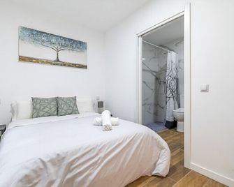 AYZ Luis Cabrera-Auto check-in property - Madrid