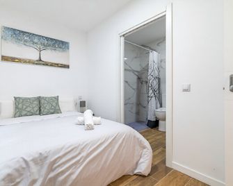 AYZ Luis Cabrera-Auto check-in property - Madrid