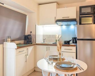 Le Nid Eucalyptus - Brive-la-Gaillarde - Kitchen
