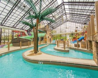 Family Water Park Resort Studio Apt fully furnished ready for your stay - Sheridan - Pool