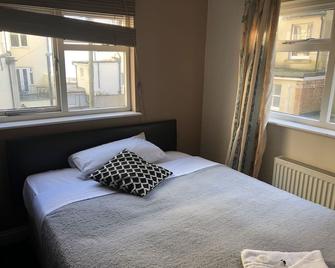 Regent Hotel - Eastbourne - Bedroom