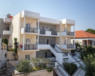 Manias Hotel Apartments - Nea Kydonia - Будівля