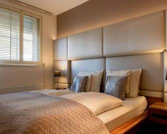 Luxury apartment in the heart of the center of Volendam 30 meters from the harbor. - Volendam - Chambre