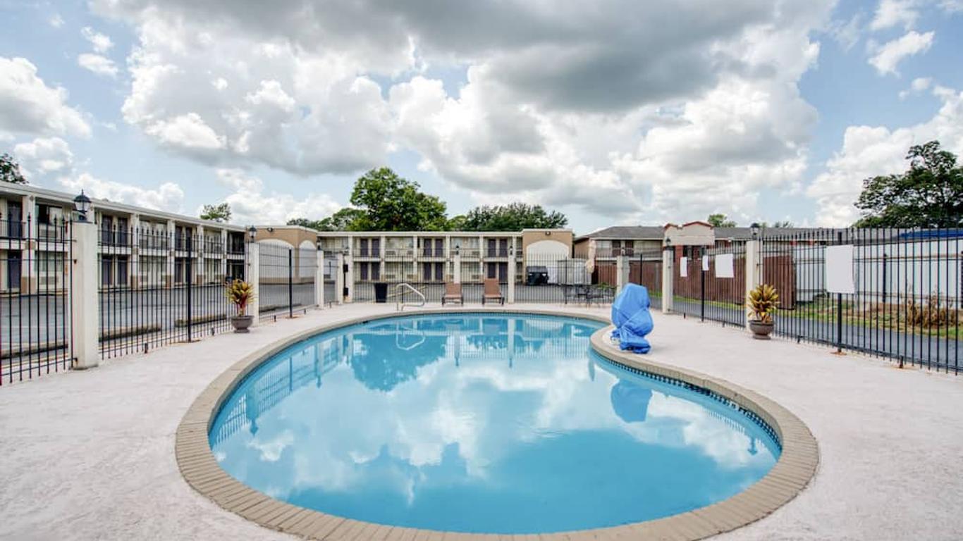 OYO Hotel Alexandria La- Hwy 165