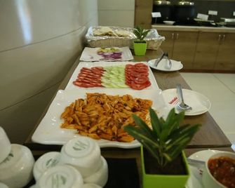 VITS Aradhana Auberge - Bhavnagar - Buffet