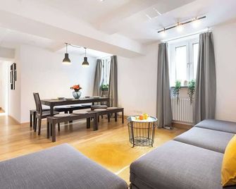 Marienplatz Apartment 2 Bedrooms Living Room Kitchen - Munich - Living room