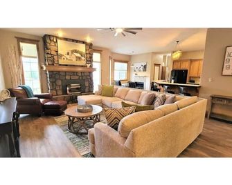 Pine Valley | Family Fun | Come Make Memories Last - Pine Valley - Living room