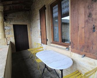 Gîte Des Tuillières - Bagnols - Bagnols - Patio