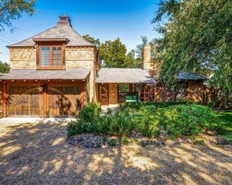 Highland Park + Dallas + Smu: Gorgeous Home, Pool & Hot Tub. Best Location! - Dallas - Building