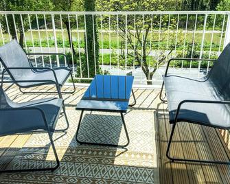 Superb apartment, exterior and 2 bedrooms. Private parking - La Rochelle - Innenhof