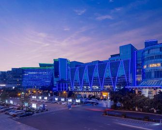 Intercontinental Hotels Century City Chengdu by IHG - Chengdu - Building