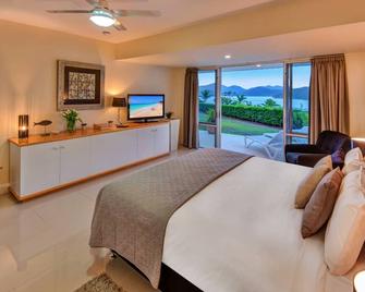 Bella Vista East 3 Luxury Ocean Views Large Flat Grassed Area And Buggy - Hamilton Island - Bedroom