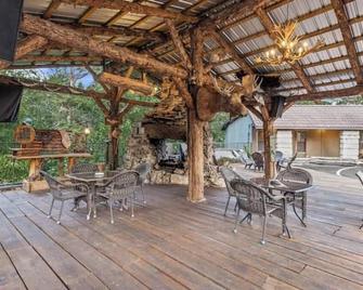 Stonegate Lodge Pool Fire Pits King Bedfast Wifi 50in Tv Room #209 - Eureka Springs - Patio