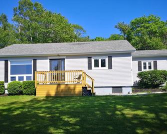 Sunset Shore House - Shelburne - Будівля