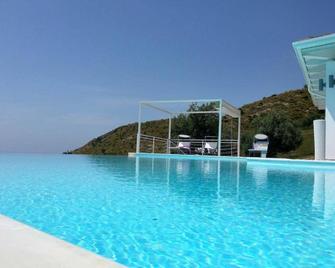 White Club Residence - Belvedere Marittimo - Zwembad