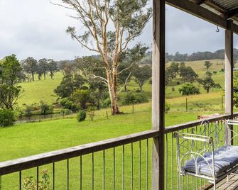 Historic country cottage on beautiful estate minutes from Bowral and Mittagong - Mittagong - Balkon