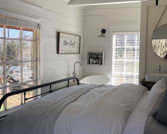 Linville Mountain Barn Loft On Wedding Venue, Hot Tub, Farm,close To Attractions - Linville - Bedroom