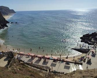 Recomeçar Suites & Breakfast - São Pedro da Cadeira - Playa