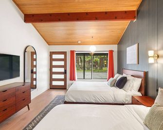 Cave Springs Resort - Dunsmuir