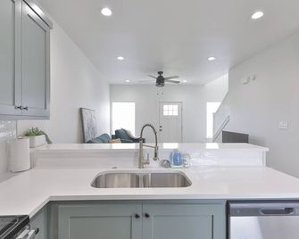 Cozy 2-bedroom condo in Abilene with WiFi, AC & Garage - Abilene - Kitchen