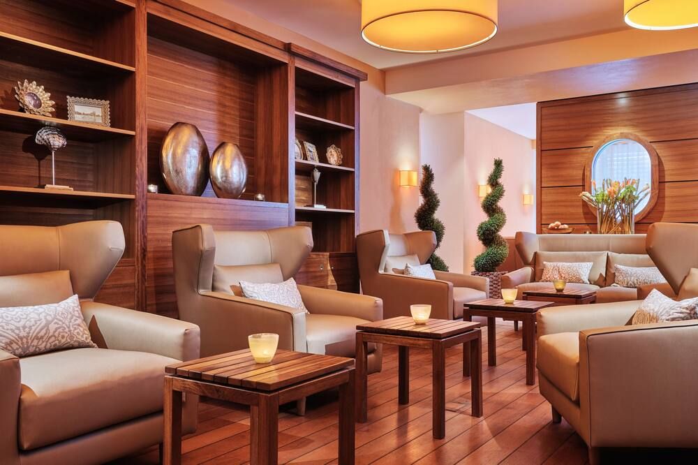 رومانتيك هوتل جاجدهاوس إيدن أم سي