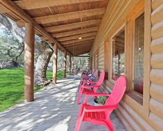 Wlcrs - Unit 4 -Walk To Market Days - Resort Pool! - Wimberley - Patio