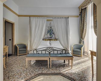 Hotel De La Ville - Civitavecchia - Спальня