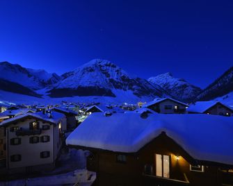 Hotel Bernina - ליביניו - בניין