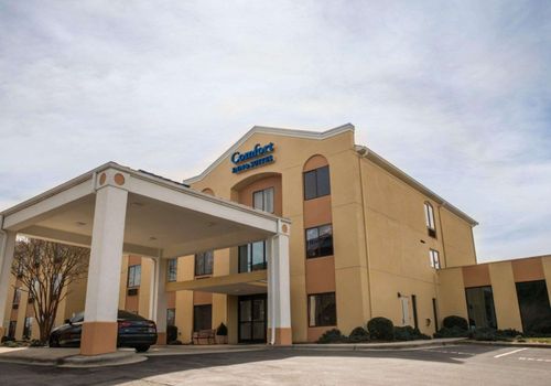 Comfort Inn Suites 98 1 4 3 Morganton Hotel Deals Reviews Kayak