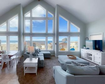 The Hibiscus Haven - Panoramic Ocean Views, Just 20 Steps To The Beach! - Pacific City - Sala de estar
