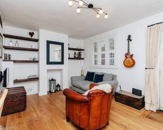 Chalk house - Pet friendly - Henley-on-Thames - Living room