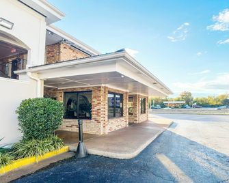 Hotel O Haven Inn Huntsville Al Us 72 - Huntsville - Edificio