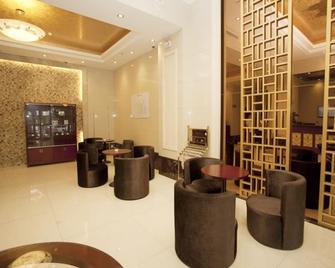 Greentree Inn Taizhou Jingjiang Ping Road Shanghai Business Hotel - Taizhou - Лоббі