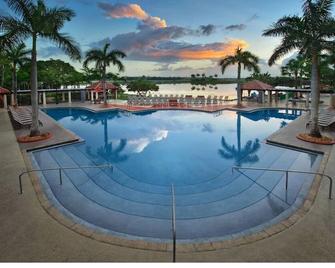A beautiful two-bedroom villa overlooking a picturesque scenery. - Doral - Piscina